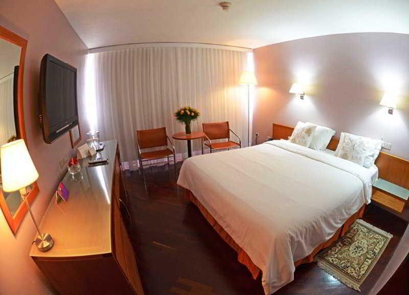 Hotel Paseo De Las Mercedes การากัส ภายนอก รูปภาพ