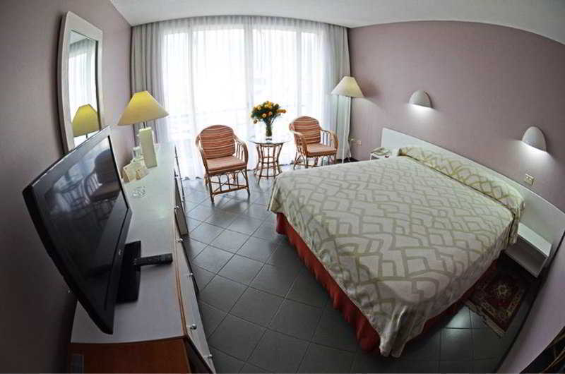 Hotel Paseo De Las Mercedes การากัส ภายนอก รูปภาพ
