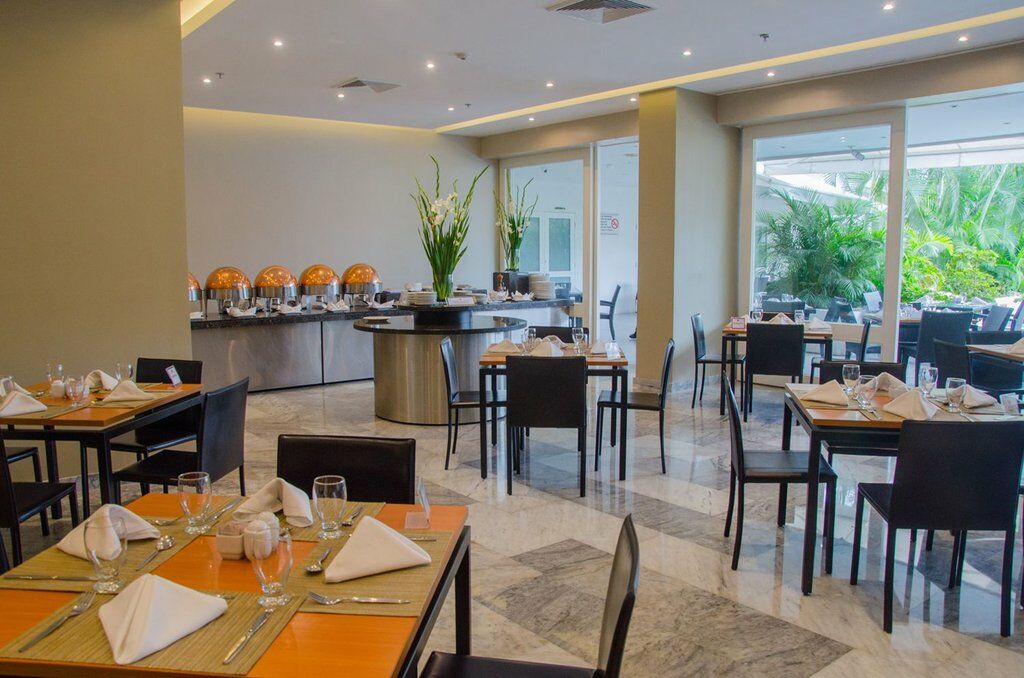 Hotel Paseo De Las Mercedes การากัส ภายนอก รูปภาพ